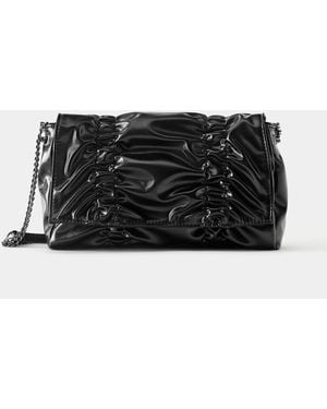 Pull&Bear Geraffte schultertasche mit kette - Schwarz
