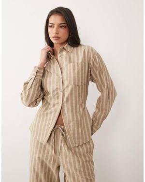 Missy Empire Cinch Back Detail Fitted Shirt - Natural