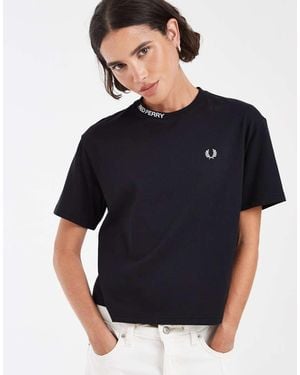 Fred Perry Camiseta Negra Con Logo Bordado - Azul