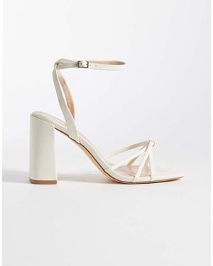 SEQWL Sandalias Blancas Minimalistas De Tacón Ancho Con Diseño De Tiras - Blanco