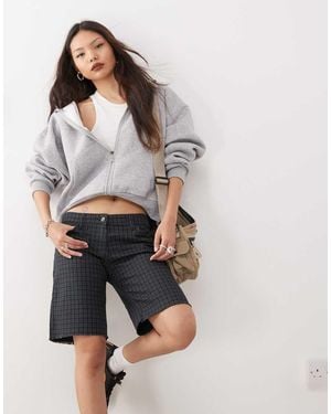 Weekday Geruite Short Met Lange Pasvorm - Grijs