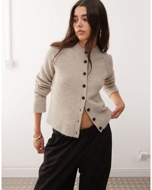 Weekday – figurbetonte strickjacke aus wollmix - Natur