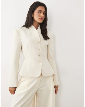 Miss Selfridge – kragenloser cropped-blazer - Natur