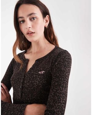 Hollister Icon Logo Top Henley A Maniche Lunghe Con Stampa Leopardata - Nero