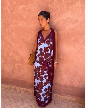 Never Fully Dressed Maeva Satijnen Bias Maxi Co-Ord Rok Met Klaproosprint - Rood