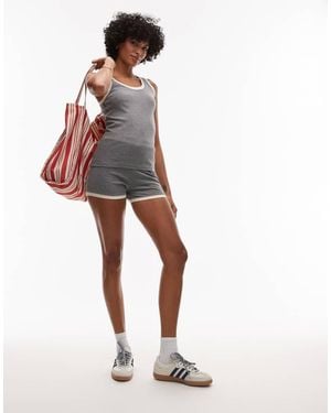TOPSHOP Contrast Ruffle Edge Shorts - White