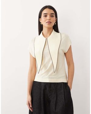 Mango Top De Manga Corta Con Detalle De Lazada Y Ribetes Burdeos De Punto De - Neutro