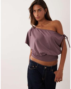 Miss Selfridge Oberteil mit gerafftem off-shoulder-ausschnitt, breitem bund und spitzenbesatz - Lila