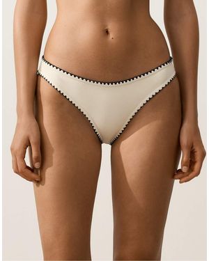 Oysho Slip Bikini Classici Écru Pallido Con Finiture A Contrasto - Marrone