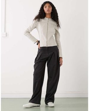 Weekday Giacca Aderente Color Tortora Chiaro Con Zip - Bianco