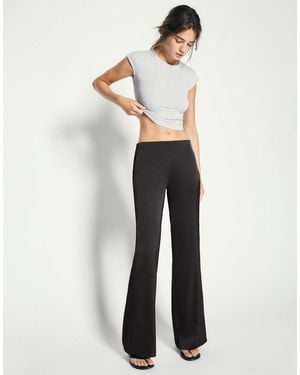 Pull&Bear Pantalon droit en satin - Blanc