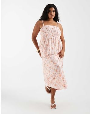 Pieces Plus Pieces curve – gesmoktes maxi-trägerkleid aus spitze mit blümchenmuster - Weiß