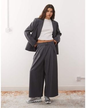 Reclaimed Vintage Tailored Wide Leg Trousers With Double Pleat Detailing - Black
