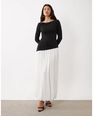DASKA Maxikleid mit u-boot-ausschnitt, asymmetrischer, tiefer taille - Weiß