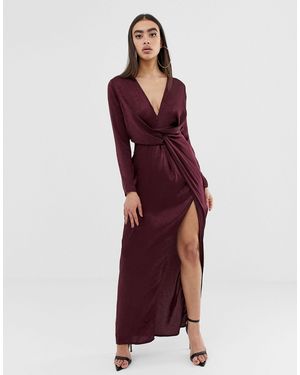 Missguided – Burgunderrotes Maxikleid aus Satin mit verdrehter Vorderseite und Beinschlitz - Lila