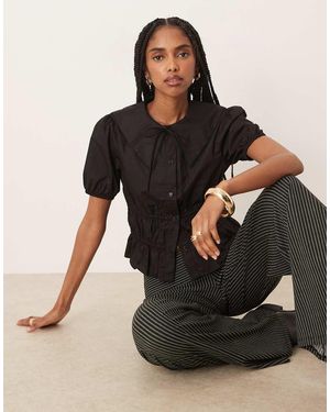 Glamorous Blusa Negra Fruncida De Manga Corta De - Negro
