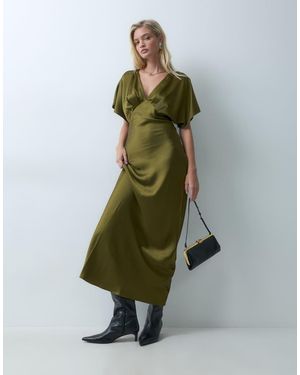 Gina Tricot Vestido Maxi De Satén Con Manga Murciélago Y Escote Pronunciado En - Verde