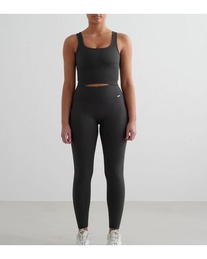 Aim'n Shadow Ribbed Seamless Petite Tights - Black
