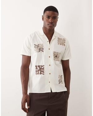 Threadbare Short Sleeve Shirt With Coral Embroidery Detail - Natural