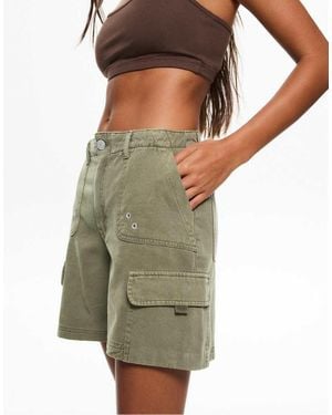 Pull&Bear Bermuda Cargo Kaki - Verde