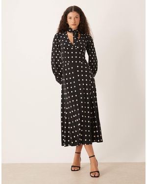 Nobody's Child Sadie Tie Neck Midaxi Dress - Black