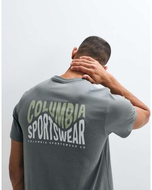 Columbia Csc Outdoor T-Shirt Met Golvende Piekprint - Grijs