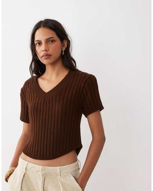 ASOS Fijngebreide Top Met V-Hals En Korte Mouwen Met Ronde Zoom - Bruin
