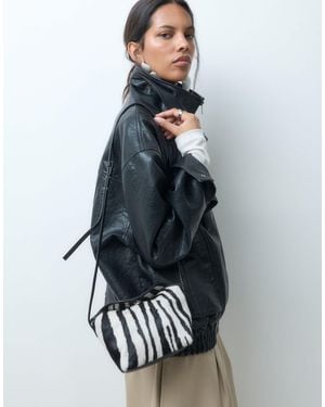 ASOS Crossbody-tasche aus leder mit felloptik, mini-überschlag und zebra-print - Blau