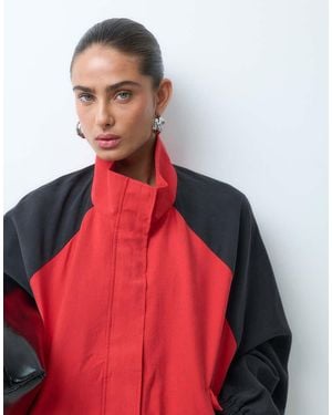 ASOS Giacca Varsity Rossa Con Corpo E Maniche A Contrasto - Rosso