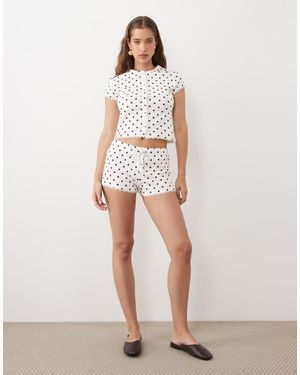 Miss Selfridge Pantalones Muy Cortos Con Estampado De Lunares Y Ribete De Encaje (Parte De Un Conjunto)-Blanco