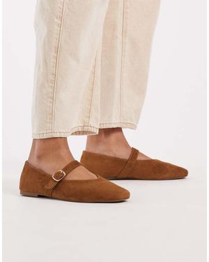 SEQWL Iris High Vamp Ballet Flat With Buckle Detail - Brown