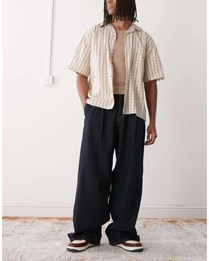 Weekday Jeans Molto Ampi Con Pieghe Frontali Scuro Classico - Neutro