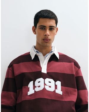 ASOS Lockeres rugbyshirt mit ton-in-ton-streifen und applikation - Rot