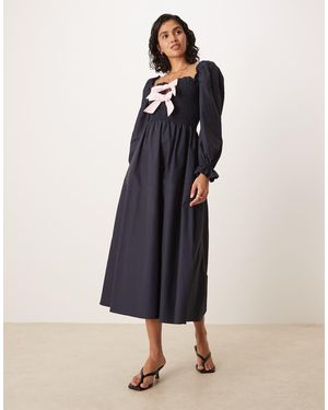 Glamorous Midi Jurk Met Pofmouwen En Strik Aan De Voorkant - Blauw