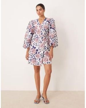 Y.A.S Robe portefeuille courte structurée devant à fleurs - Rose