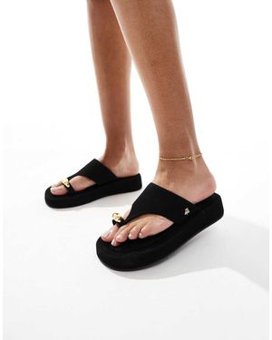 4th & Reckless Sandalias Negras Con Plataforma Y Detalle De Anilla Dorada En El Dedo De - Negro