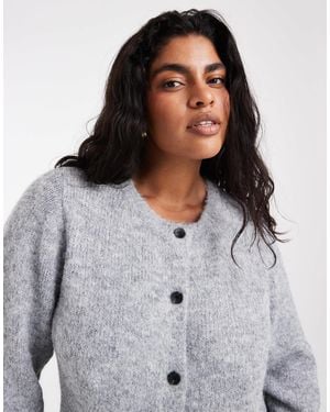 Vero Moda Pull en maille douce et duveteuse à col rond en chiné - Gris