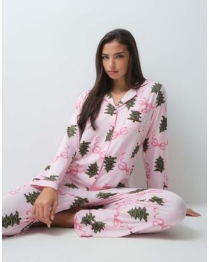 Loungeable Set De Pijama De Navidad Con Camisa Abotonada De Cuello Revere Y Pantalón, Estampado De Rayas Rosas Y Árboles