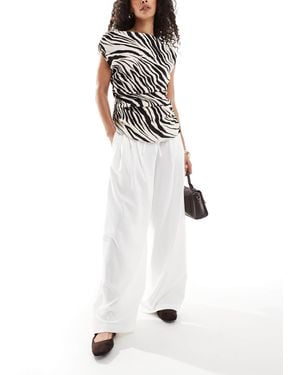 Bershka Wide Leg Tailored Trousers - White