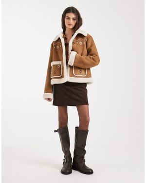 Hollister Embroidered Cropped Shearling Jacket - Natural