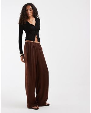Vero Moda Pantalon large en satin texturé - Marron