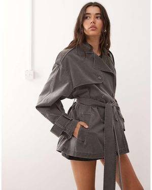 Monki Korte Trenchcoat Van Keperstof - Grijs