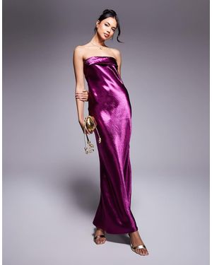 In The Style Vestido Midi Con Escote Palabra De Honor De Satén Efecto Líquido Exclusivo De - Morado