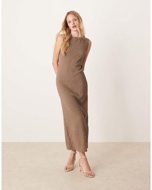 Mango Robe sans manches mi-longue en tissu texturé - beige - Neutre
