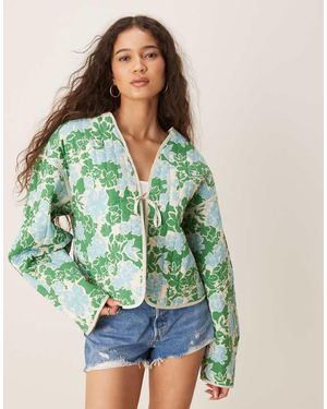 Vila Chaqueta Guateada Azul Y Verde Con Estampado Floral Y Lazada Delantera De