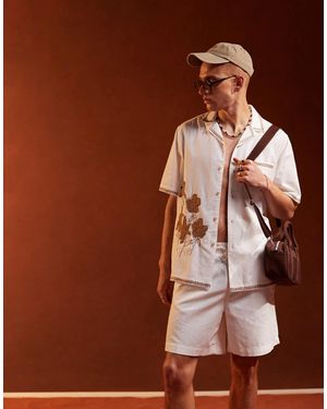 ASOS – relaxed-fit-hemd mit bestickter borte, reverskragen und blumenapplikation - Braun
