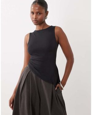 ASOS Top Con Cuello Barco Y Detalle De Godet De Volantes De - Negro