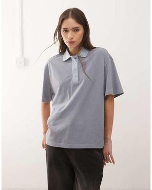 Monki Polo Azul A Rayas De Manga Corta Y Corte Cuadrado De - Gris