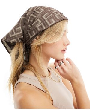 ASOS – großes kopftuch mit monogramm-print - Braun