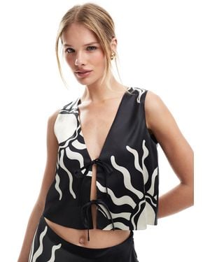 4th & Reckless Satin Reversible Bow Tie Detail Cropped Top Co-ord - Black
